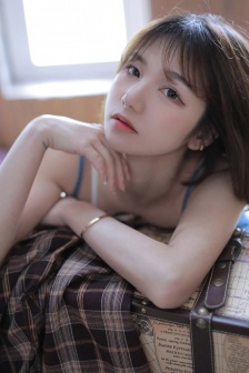 我半夜摸睡着的妺妺下面好爽